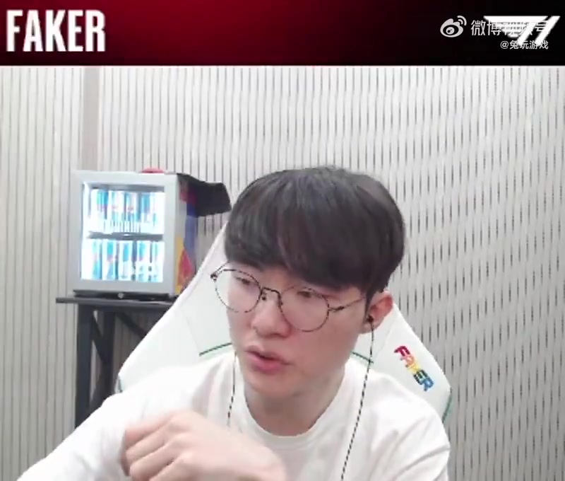 不愧是你！Faker：应援棒可以作为防身武器挥舞 看起来非常坚固